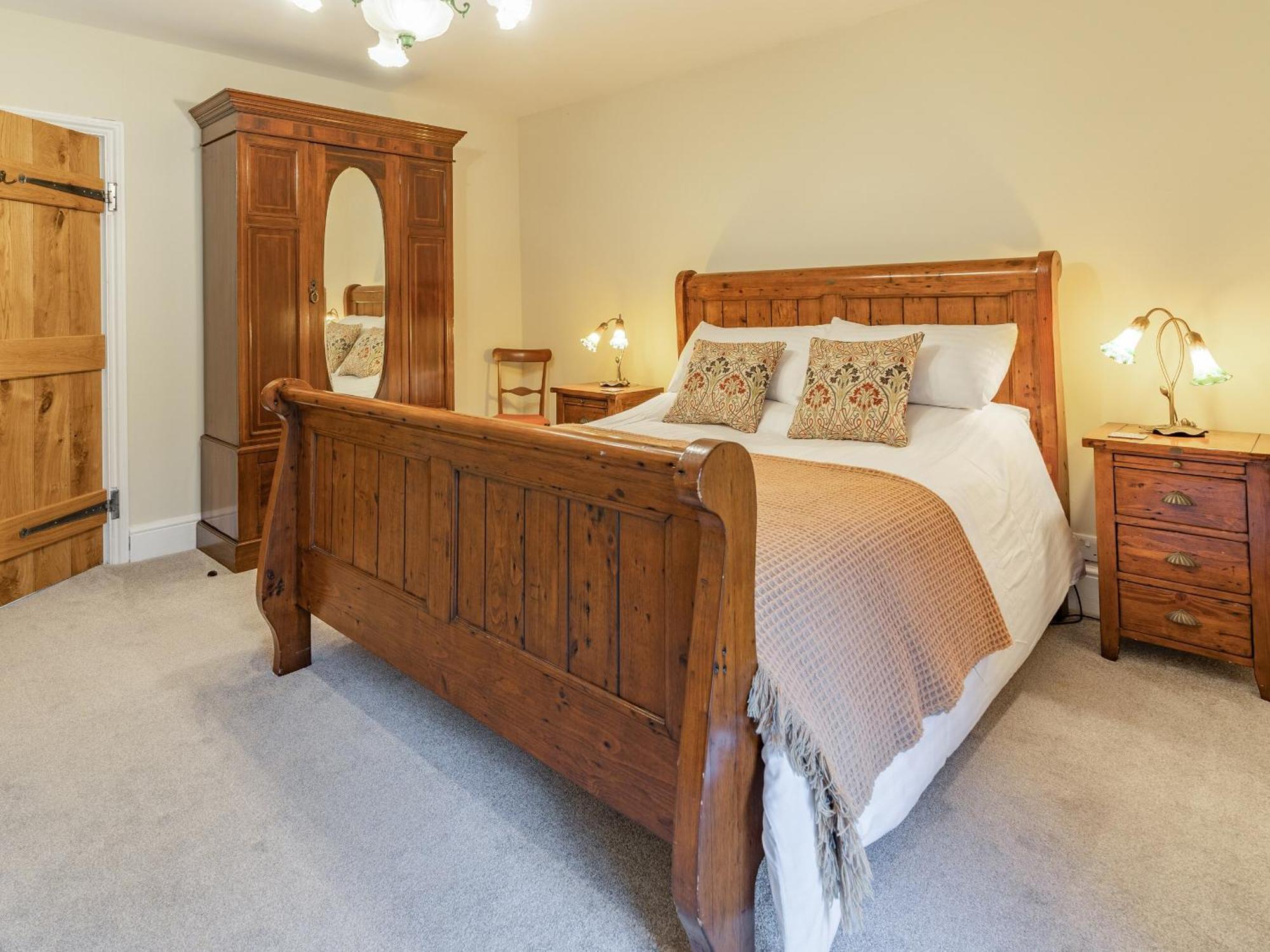 Pwll Farmhouse Llanllawdog Bagian luar foto