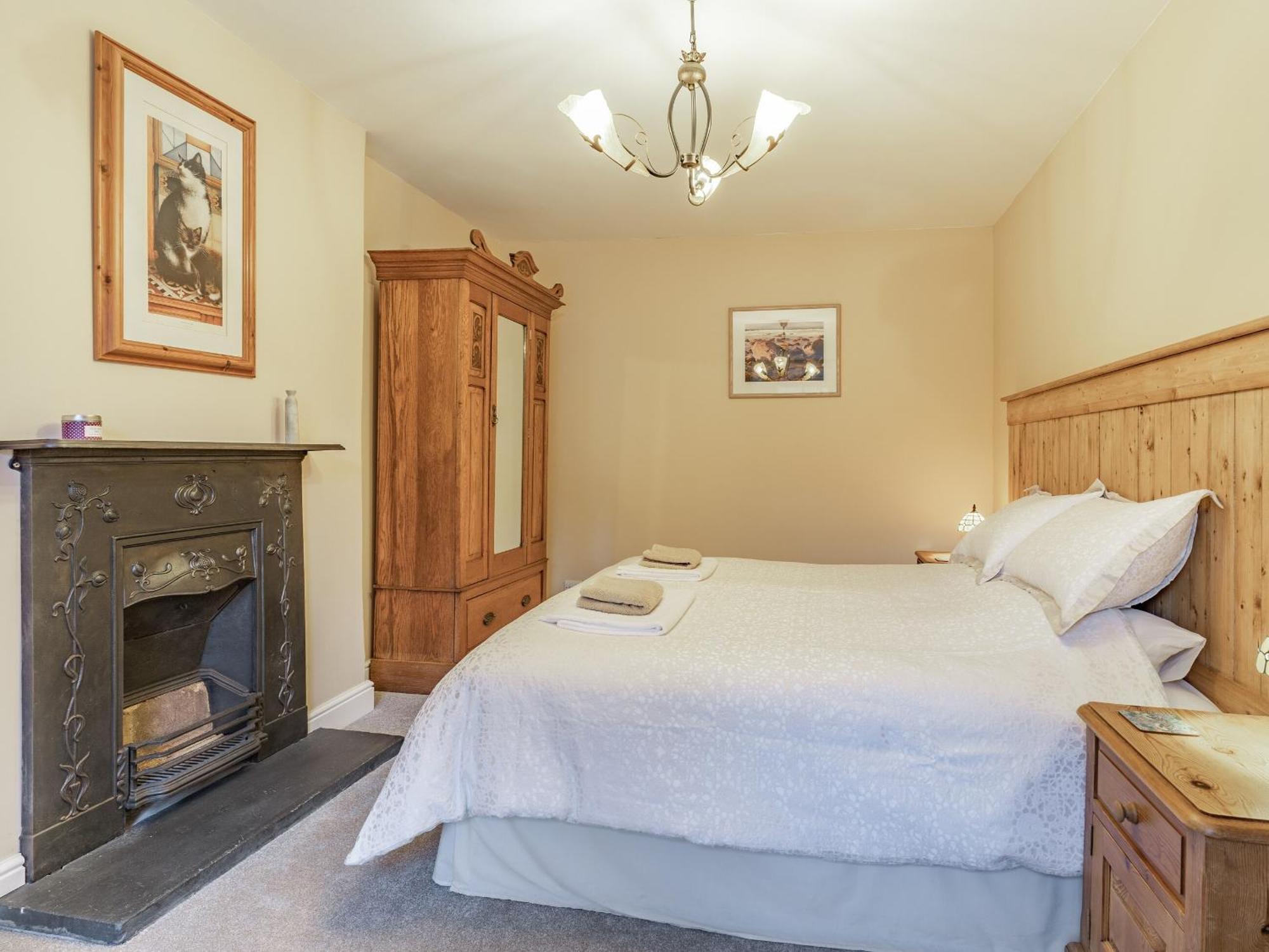 Pwll Farmhouse Llanllawdog Bagian luar foto