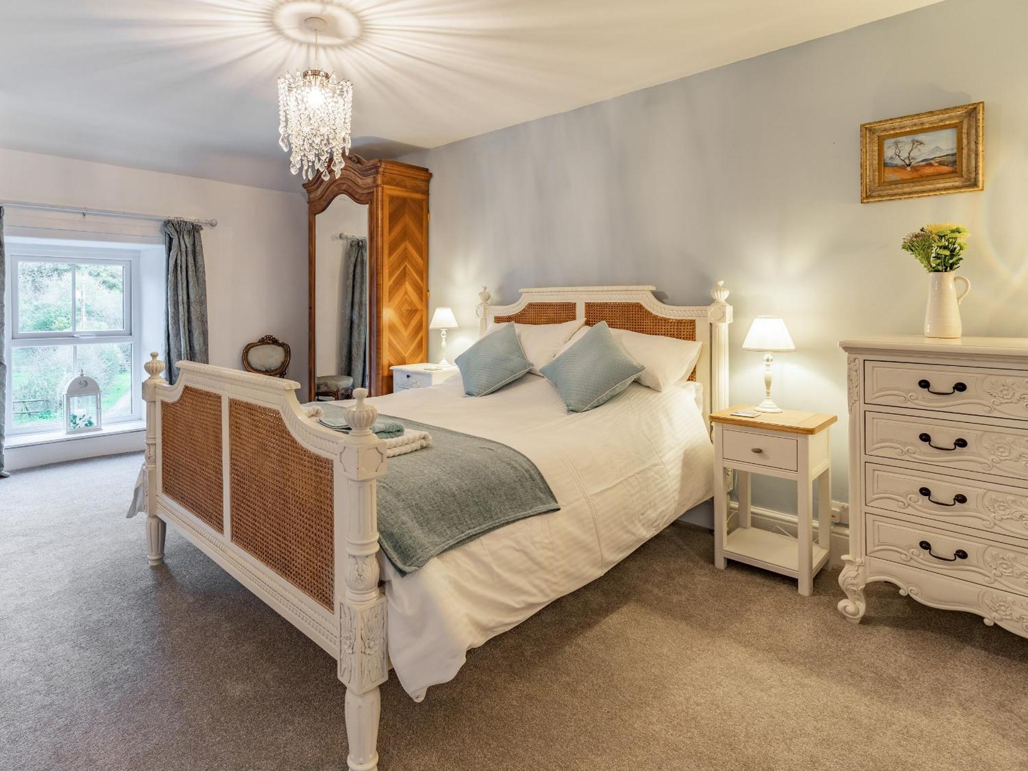 Pwll Farmhouse Llanllawdog Bagian luar foto