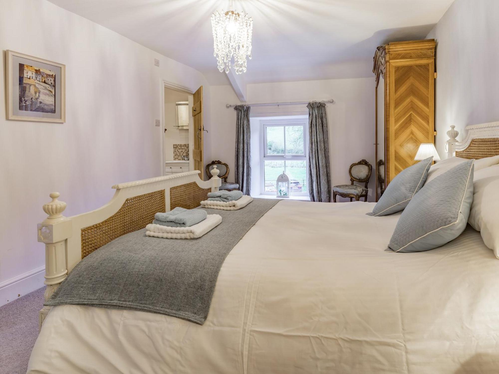 Pwll Farmhouse Llanllawdog Bagian luar foto