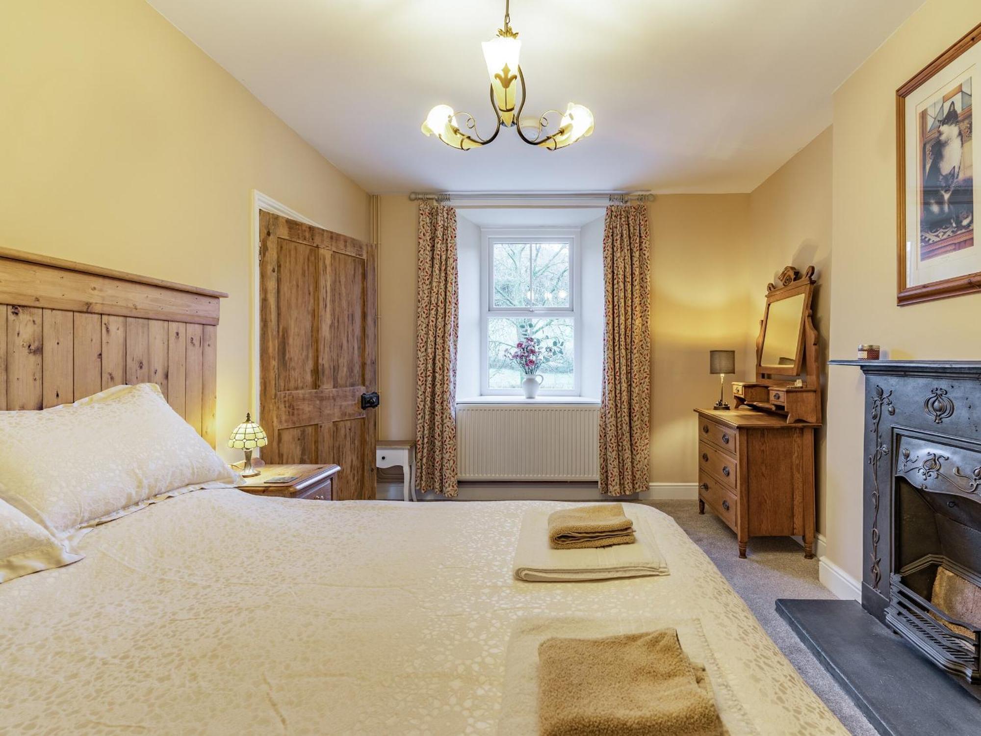 Pwll Farmhouse Llanllawdog Bagian luar foto