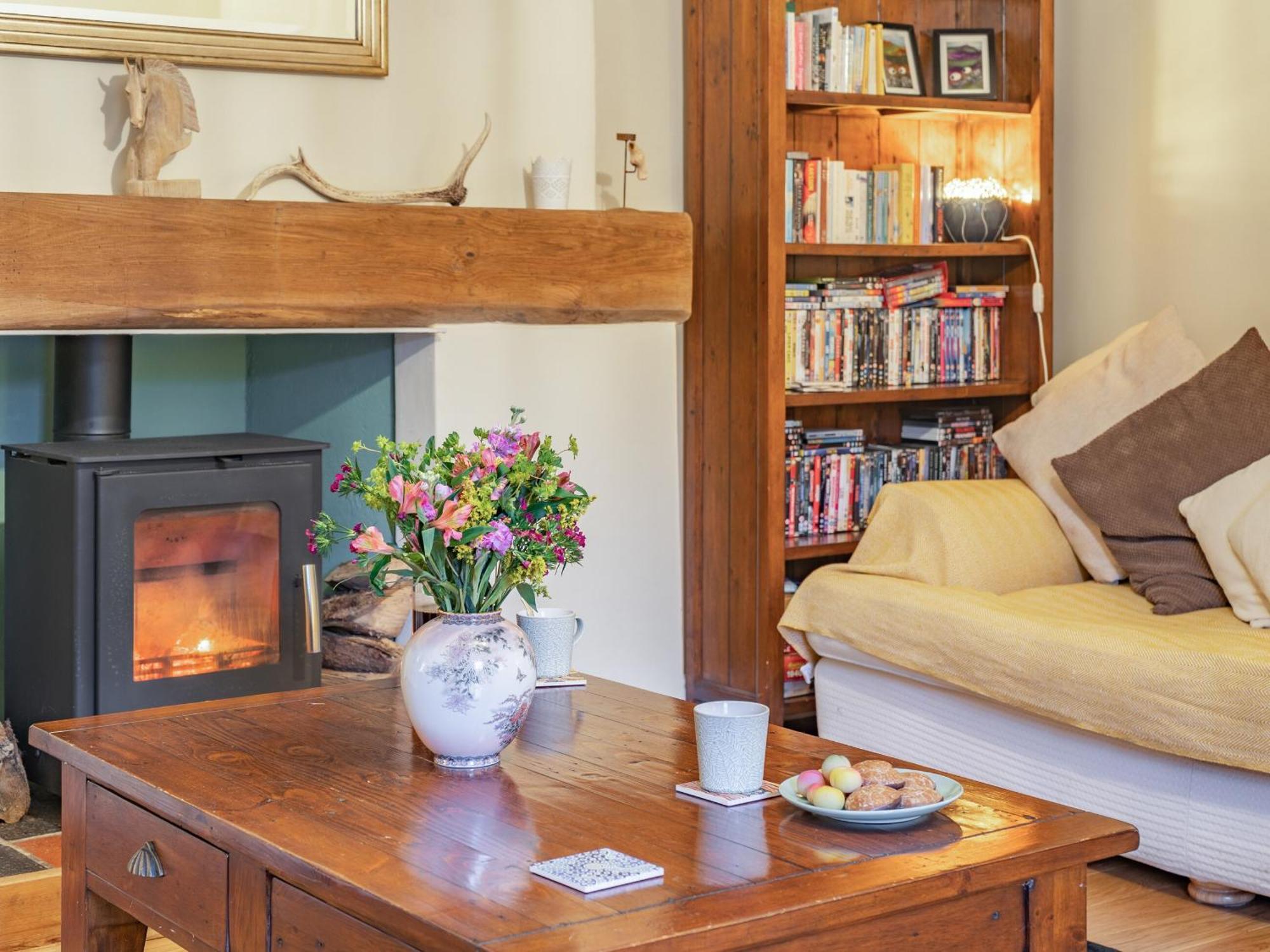 Pwll Farmhouse Llanllawdog Bagian luar foto